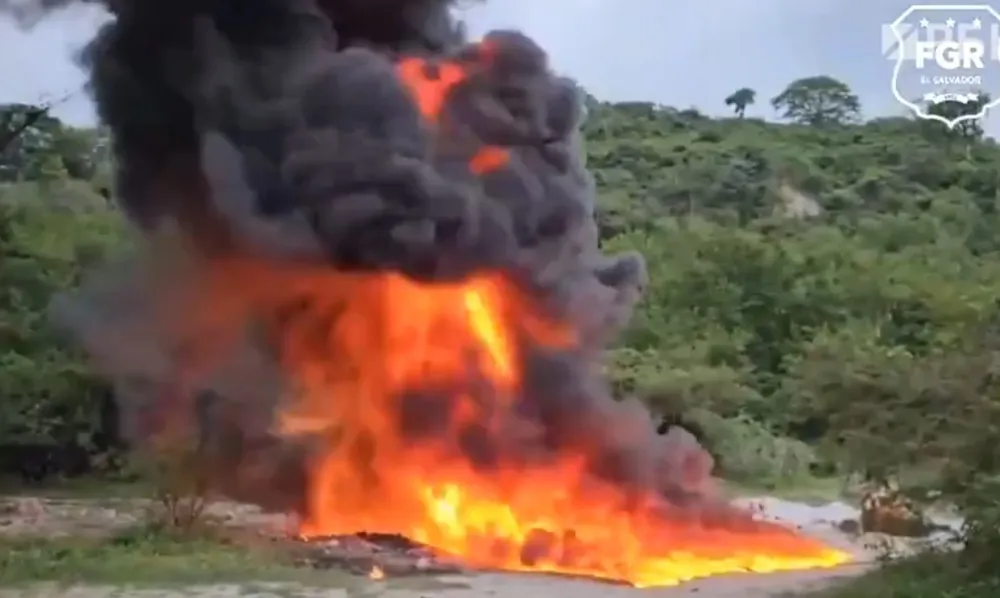 (VIDEO) U Salvadoru zapalili 2,7 tona kokaina