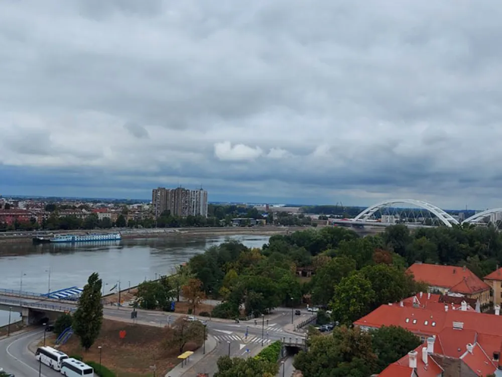 Novi Sad: Uhap&scaron;ena žena zbog pretnji direktoru i profesorima gimnazije