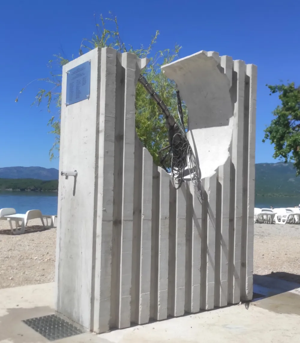 Fondacija IV/5 ОIКОS na obali jezera Кrupac u subotu postavlja spomen česmu