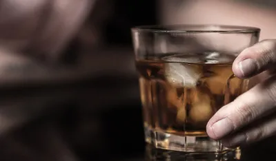 Indija: Najmanje 29 osoba umrlo od ilegalno pravljenog alkoholnog pića