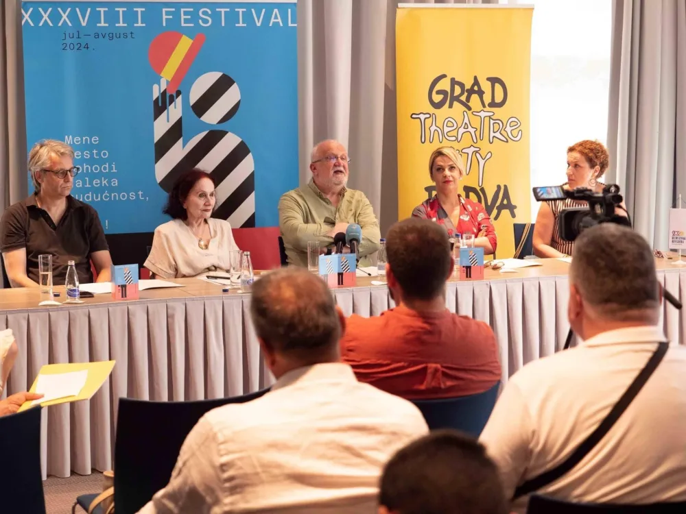 "Mene često pohodi daleka budućnost, da zna&scaron;"