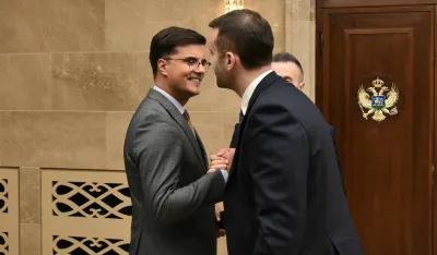 Fotelja &scaron;efa policiјe tiјesna za političke apetite
