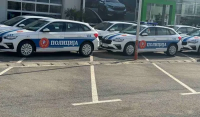 Stigao dio policijskih vozila, natpisi i na ćirilici