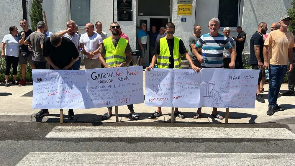 Blokada saobraćaja Tuzi