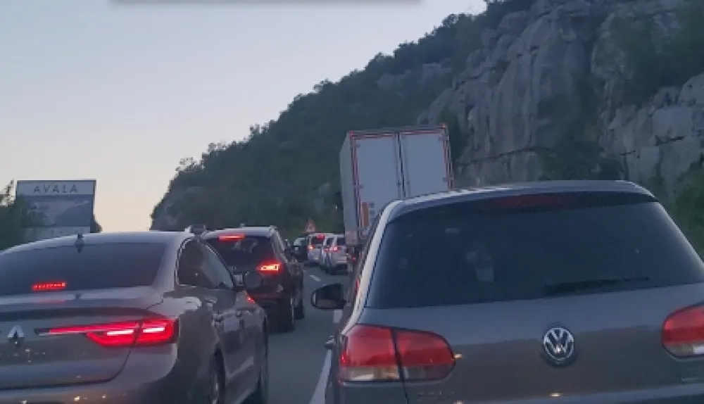 Zastoj zbog udesa na putu Cetinje - Podgorica