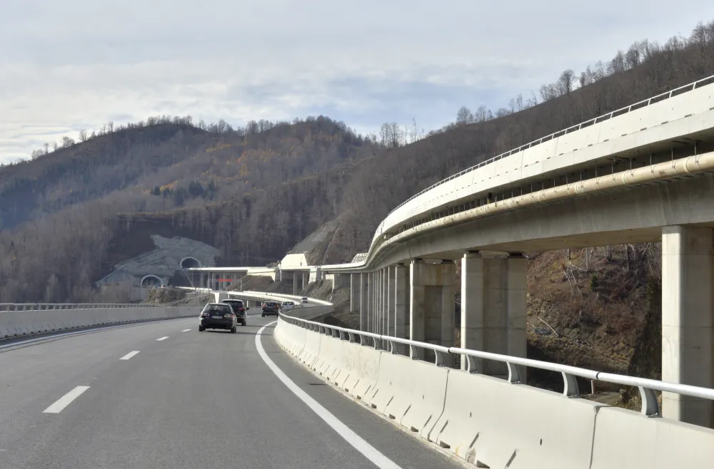 Kinezima duguјemo јo&scaron; 805 miliona dolara za auto-put