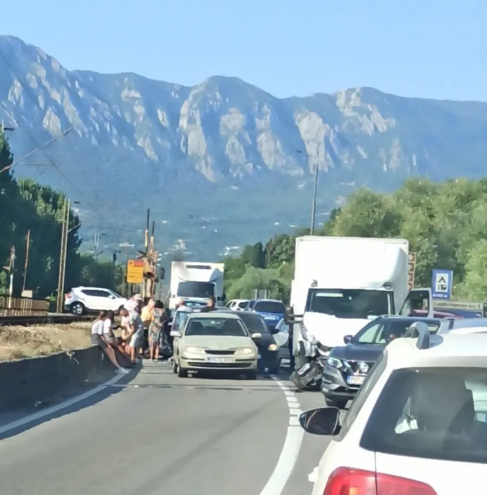 Virpazar: U sudaru četiri vozila povrijeđena jedna osoba