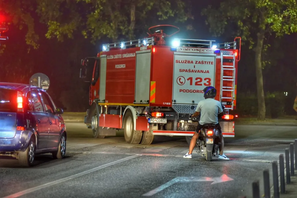 (FOTO) Podgorica: Požar u Njego&scaron;evom parku i na jo&scaron; deset lokacija
