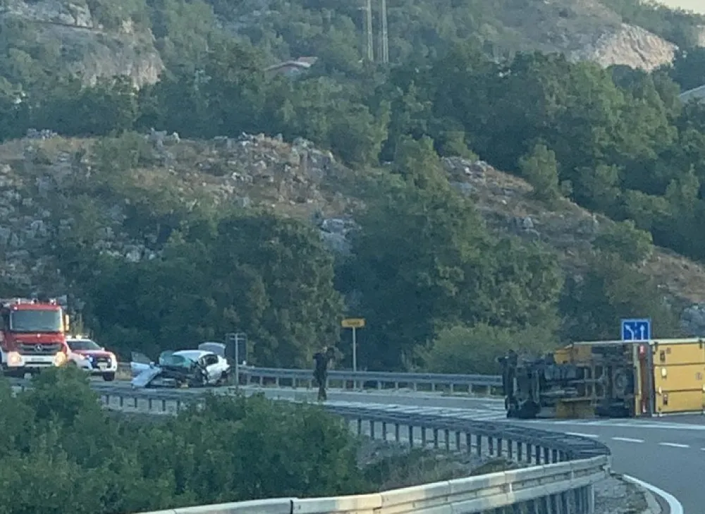 Udes na putu Cetinje - Budva: Povrijeđene tri osobe