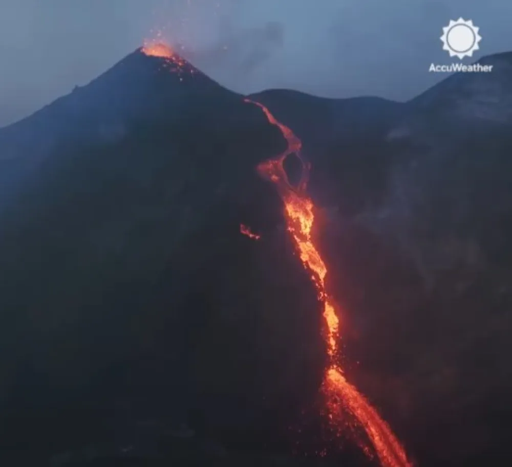 (VIDEO) Eruptirala Etna, oblak se &scaron;iri prema gradu