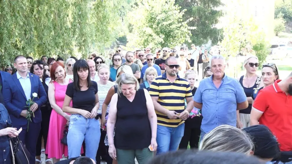 (FOTO/VIDEO) Dvije godine od tragedije na Cetinju: Građani se okupili u znak sjećanja na žrtve