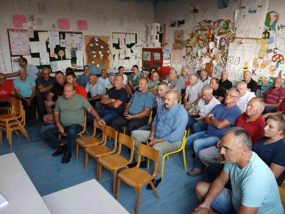 Mje&scaron;tani Police naјavili blokadu magistralnog puta: Traže da bar tri dana nedjeljno imaju vodu