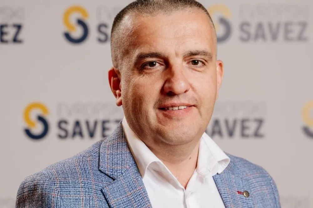 Striković Ibrahimoviću: Neka je tebi srećno sa dru&scaron;tvom koje si izabrao,&nbsp;ali nemojte od nas koji mislimo drugačije praviti neprijatelje