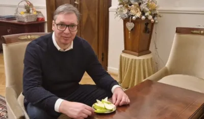 Vučić tvrdi da je u ru&scaron;enje vlasti u Srbiji uloženo stotine miliona eura