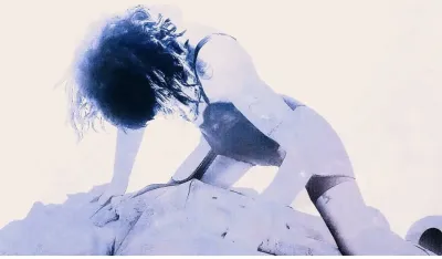 Helsi objavila novi rokerski singl "Lonely is the Muse"