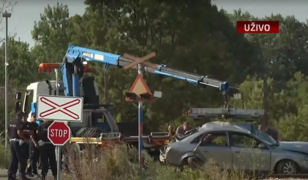 (VIDEO) Stravični snimak nesreće kod Lazarevca: Dvoje djece i vozač poginuli nakon sudara sa vozom