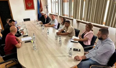 (FOTO) Kovačević: Op&scaron;tina će pomoći svim porodicama koje su u požaru ostale bez krova nad glavom