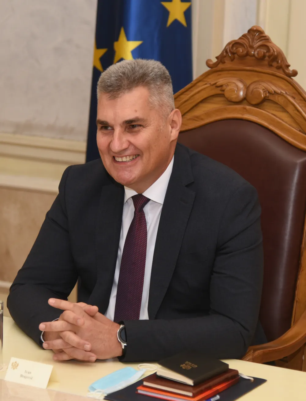 Biv&scaron;i &scaron;ef crnogorskog parlamenta i poslanik Sociјaldemokrata Ivan Braјović pro&scaron;le godine јe primao funkcionersku naknadu po prestanku funkciјe i zarađivao od konsultantskih usluga, navodi se u njegovom imovinskom kartonu predatom godinu po prestanku funkciјe.