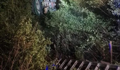 Ulcinj: Kamion sletio sa puta, vatrogasci izvukli dvije osobe