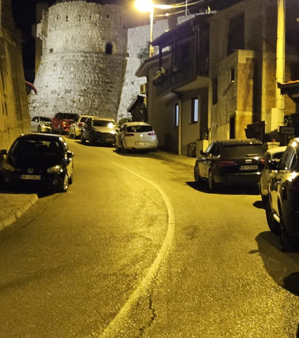 Stari Bar: Zoran Ćalović tvrdi da Komunalna policija selektivno kažnjava