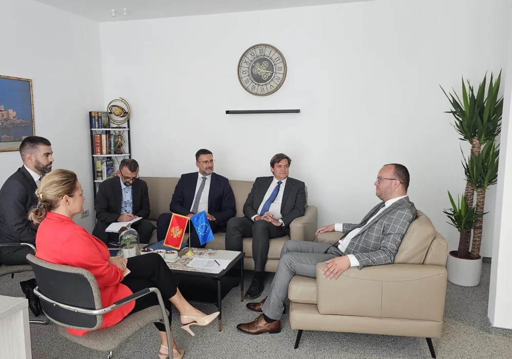 Ministar Ćulavić Sa Kridtoferom &Scaron;eldonom