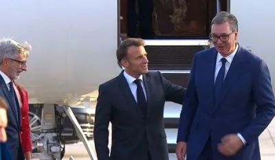 Vučić dočekao Makrona