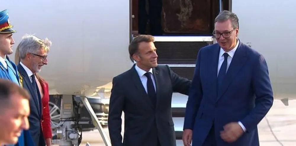 Vučić dočekao Makrona