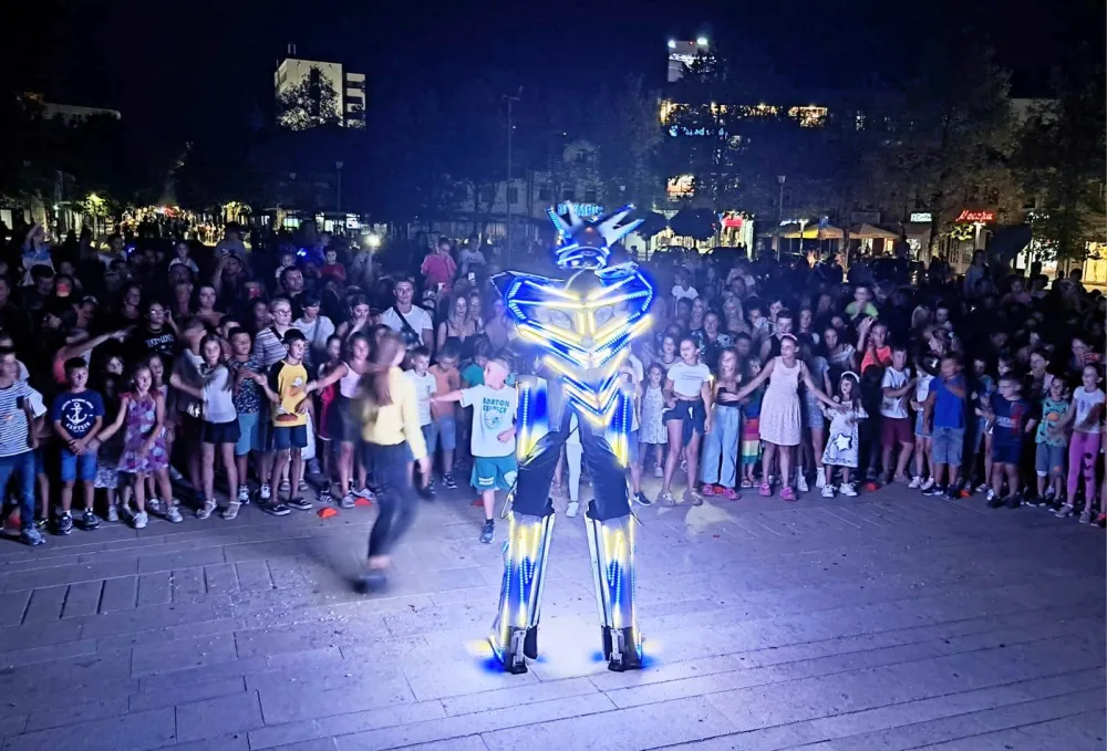 (VIDEO/ FOTO) Nik&scaron;ić: Počeo festival "Кorzo"