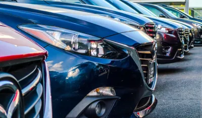 Prodaja novih automobila u Rusiji porasla 52 odsto