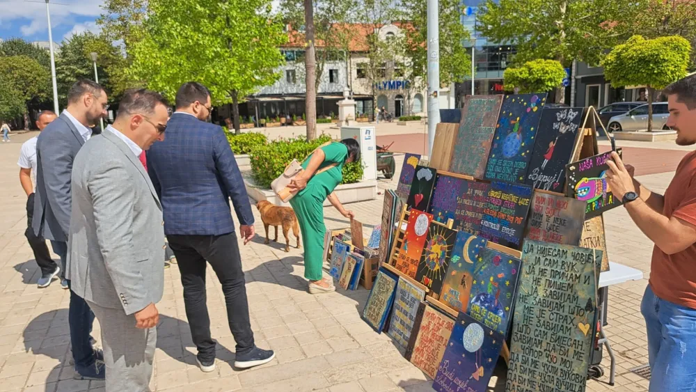 U Nik&scaron;iću otvoren &bdquo;Septembarski bazar domaćih proizvoda&ldquo;: &Scaron;iroka lepeza domaćih proizvoda