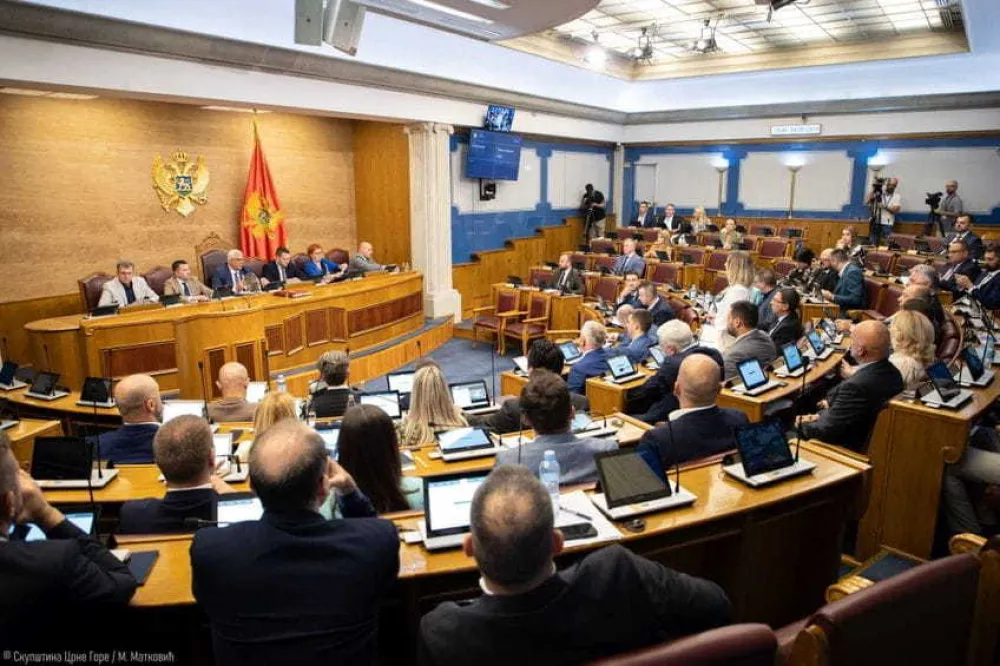 Na računima 29 poslanika 700.000 eura