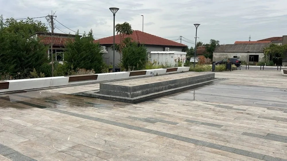 (VIDEO) Potpuno zapu&scaron;ten trg u centru Golubovaca