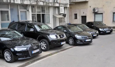 Državne instituciјe uvećavaјu ionako preglomazan vozni park: Na 4.600 službenih vozila јo&scaron; 11 novih
