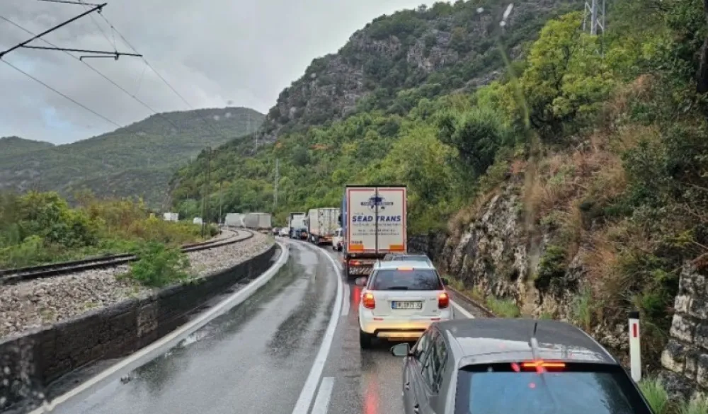 Dvije osobe povrijeđene u udesu kod Virpazara