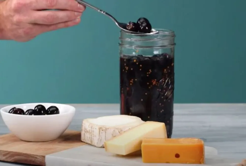 Pravo je vrijeme za tur&scaron;iju od grožđa: Recept kako da sačuvate voće tokom zime na drugačiji način