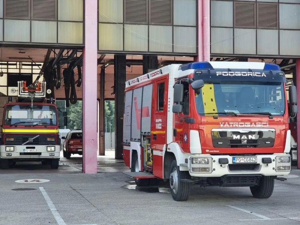 U Podgorici gorio stan: Starijoj osobi ukazana medicinska pomoć