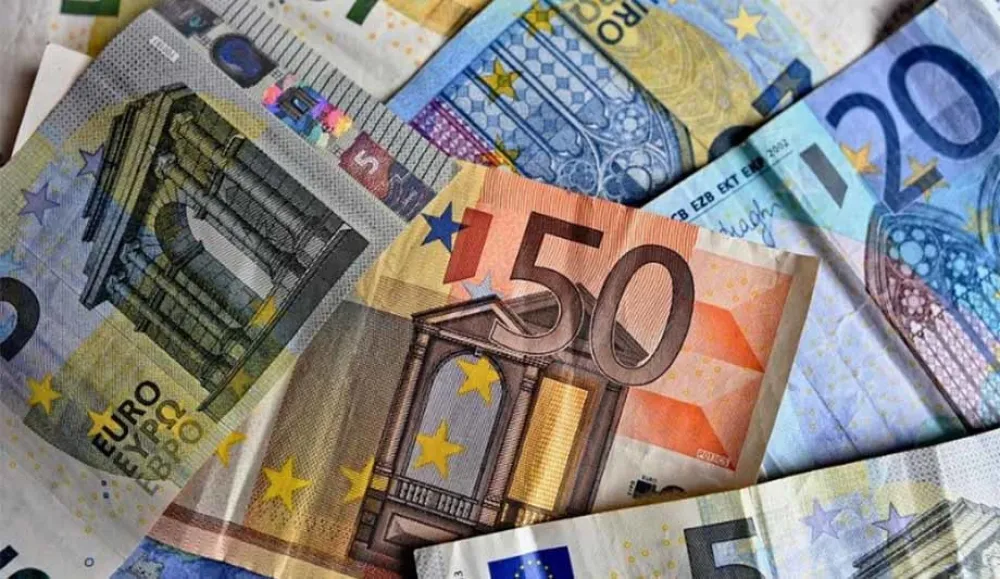 Porasle plate u eurozoni