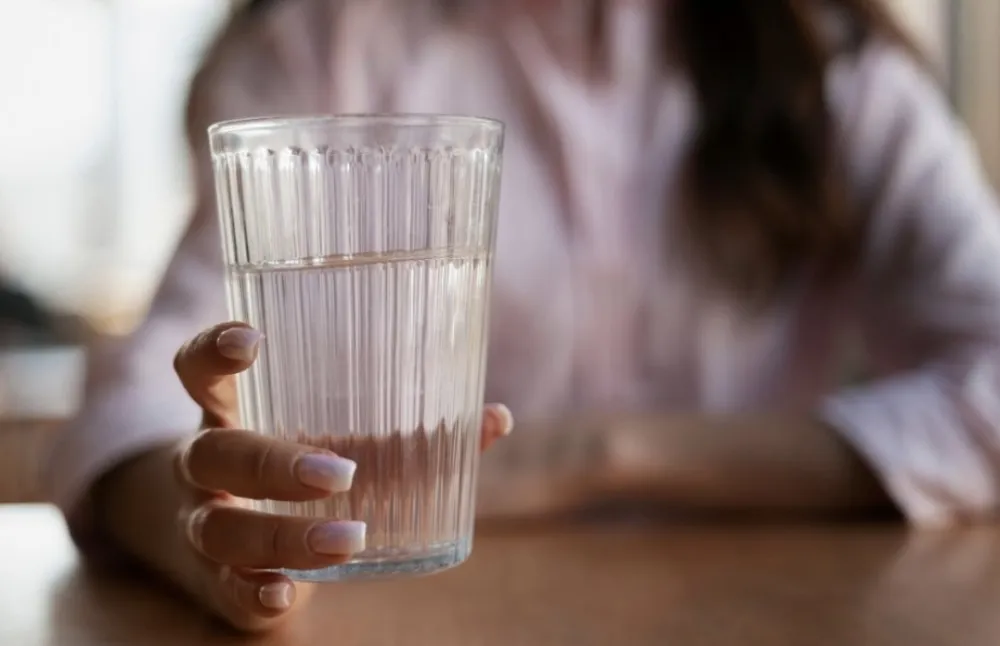 Pet razloga za&scaron;to bi trebalo započeti dan s mlakom vodom