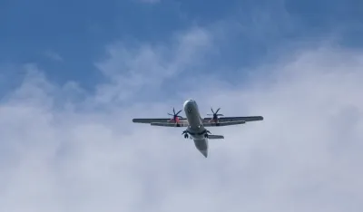 Avion prinudno sletio zbog mi&scaron;a u hrani za putnike