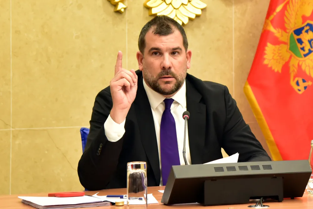 Krapović: Predlog odluke o razrje&scaron;enju Lazarevića negdje stavljen da lebdi sa strane