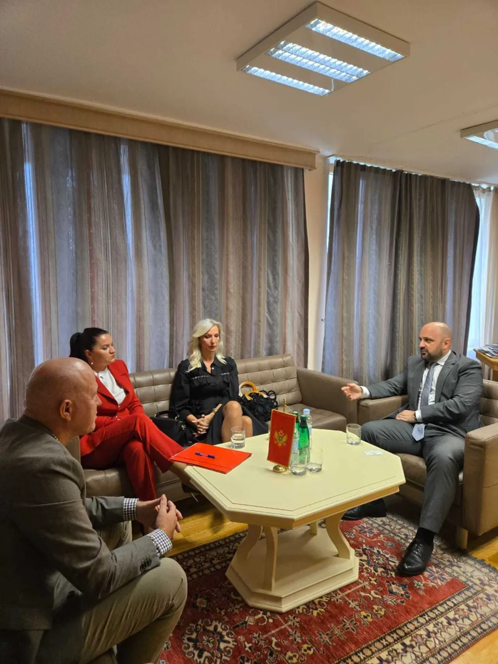 Božović: Ministarstvo pravde otvoreno i spremno za razgovor o statusu zaposlenih u sudovima