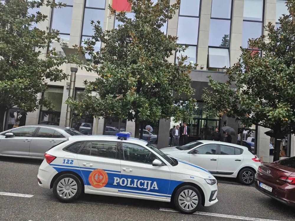 Evakuisana zgrada sudova u Njego&scaron;evoj ulici zbog prijetećeg mejla: "Sud će biti dignut u vazduh"