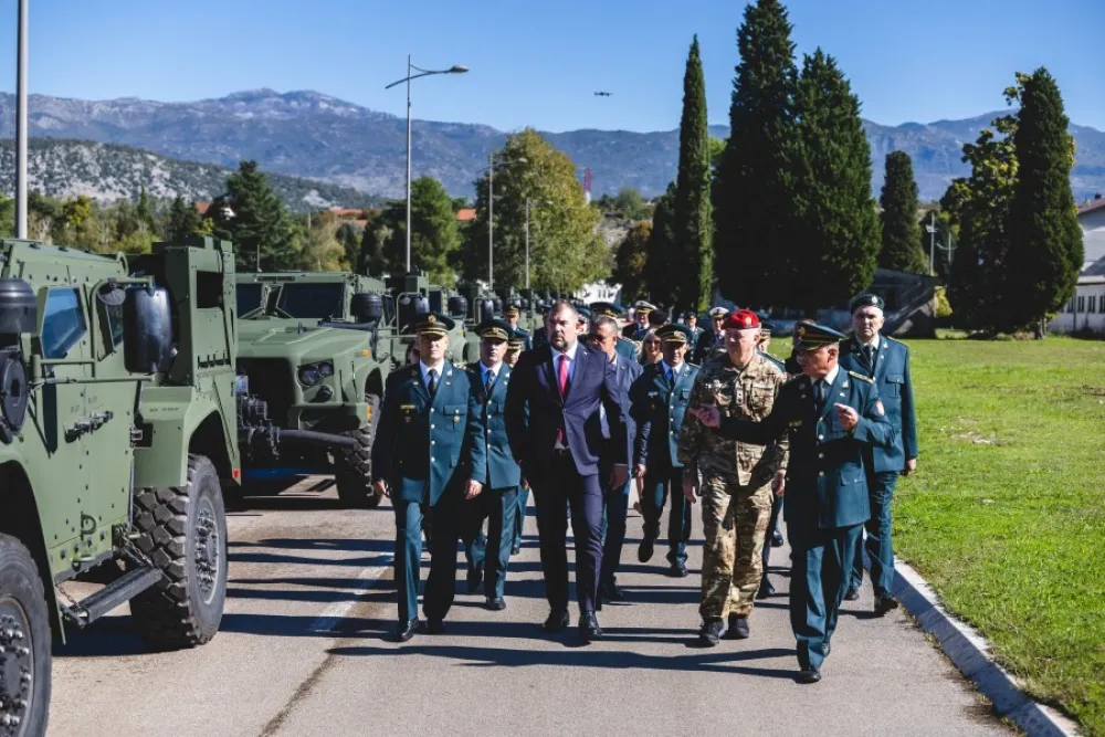 Dočekana četa sa vježbe u Njemačkoj, predstavljena nova vozila i uniforme