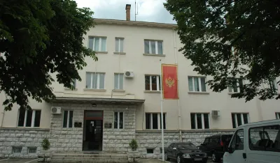 Policija kod dvije osobe u Nik&scaron;iću prona&scaron;la pi&scaron;tolje, pu&scaron;ku i municiju