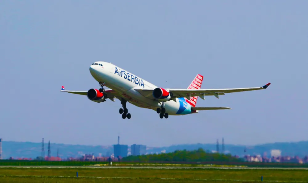 Avion sa srpskim državljanima iz Libana sletio u Beograd