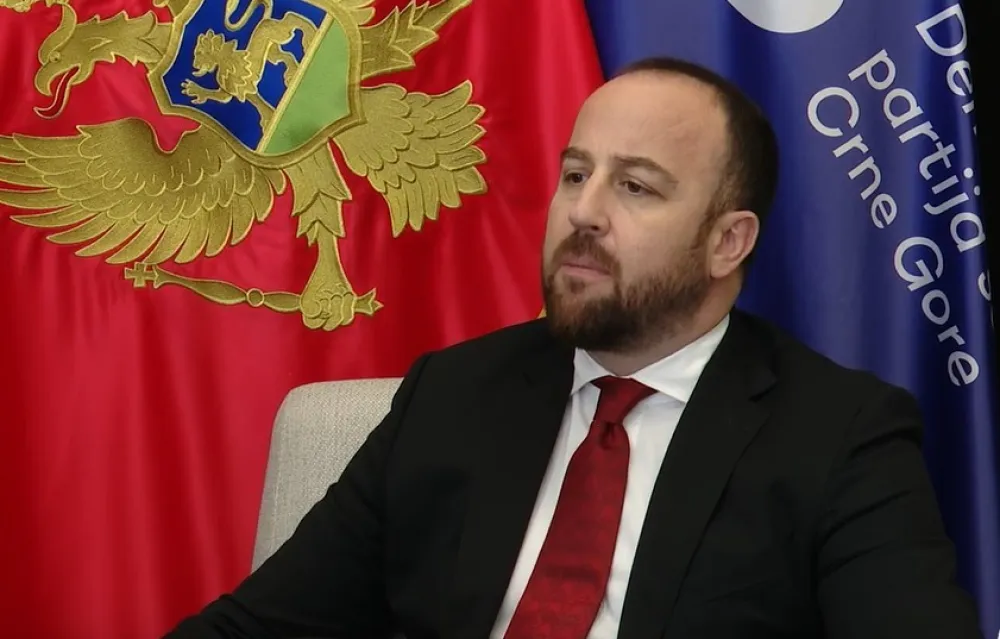 Nikolić: Vlada je izgubila legitimitet, politička scena će biti prestruktuirana kroz vanredne izbore