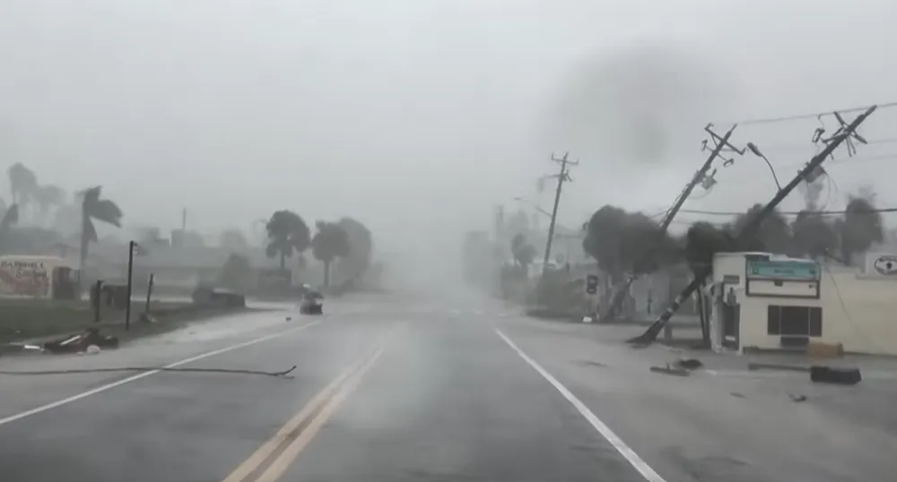 (VIDEO) Milioni na Floridi bez struje nakon uragana, stradalo najmanje 16 ljudi
