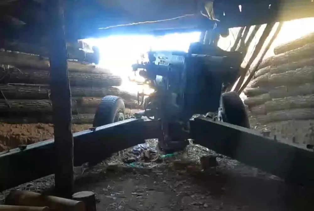 (VIDEO) Rusija u Ukrajini sada koristi sovjetsku haubicu iz 1940. koju ne bi trebalo ni da ima