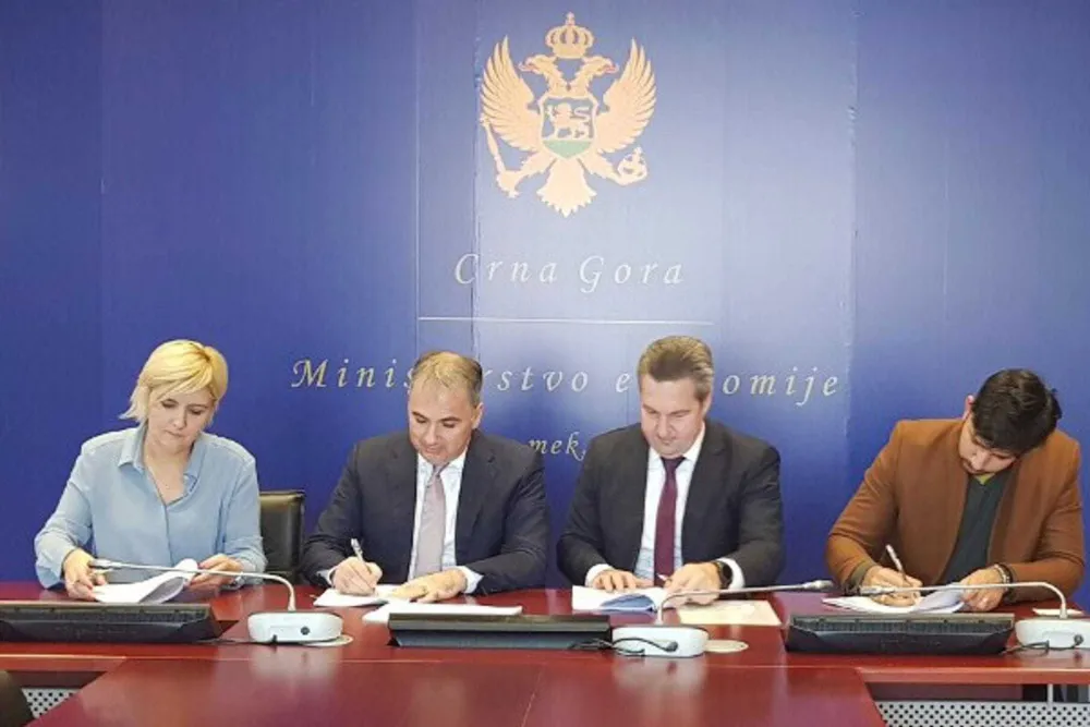 Ministarka Dragica Sekulic sa predstavnicima EPCG i Fortuma na potpisivanju ugovora za solarnu elektranu na Briskoj gori