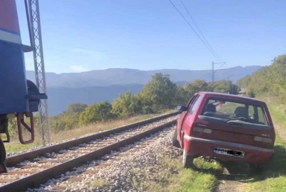 Ma&scaron;inovođa zaustavio voz i spasio ženu kojoj je pozlilo